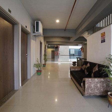 Hotel Ggc Inn Ахмедабад Экстерьер фото